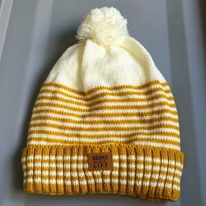 The cutest fuzzy lined knit beanie with pom - so soft and never worn!